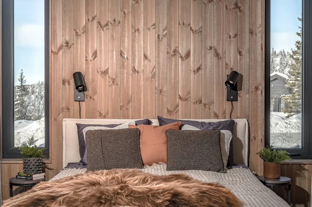 Apartment A11, Kvitfjell, Norway: double bedroom with bedside lighting and snowy views